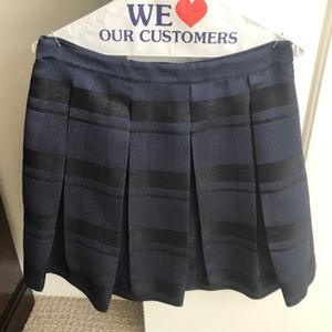 Vineyard Vines Navy mini skirt - dressy - Size 6